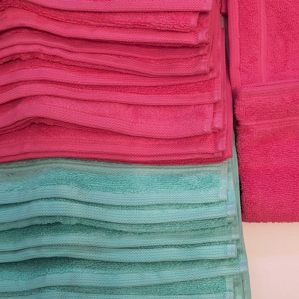 Set Of 17.Crown & Ivy Luxury Plush Hand towels & Wash Cloths.Coral Reef & Aqua.